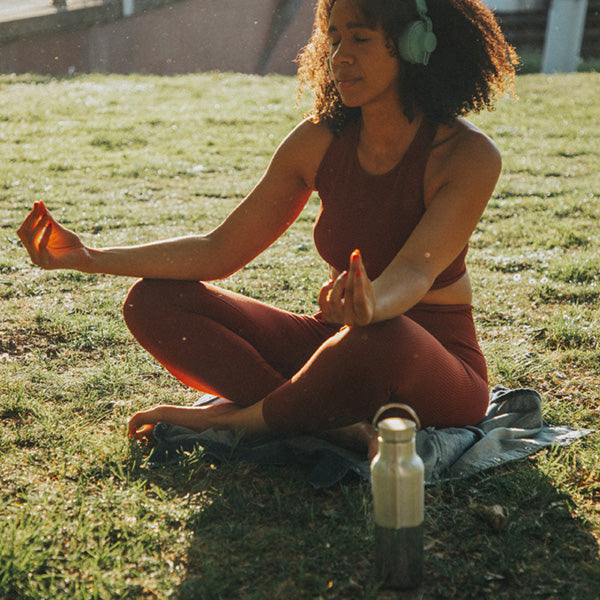 16oz-rise-reflect-with-bamboo-cap-r2 16oz_rise_reflect_yoga_park_headphones_square.jpg
