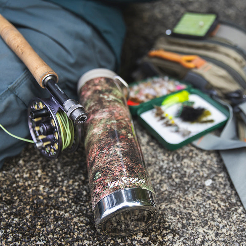 20oz-tkwide-with-cafe-cap-mossy-oak-z5 20oz_tumbler_mossyoak_rainbowtrout_flyfish_top_square.jpg