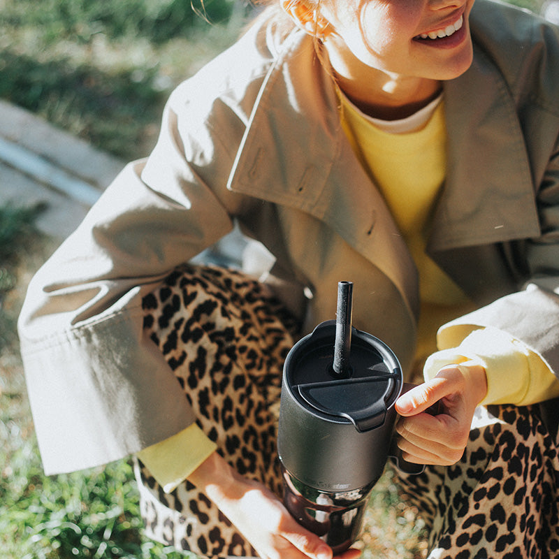 26oz-rise-tumbler-with-straw-lid-f4 26oz_rise_tumbler_black_woman_topview_square.jpg