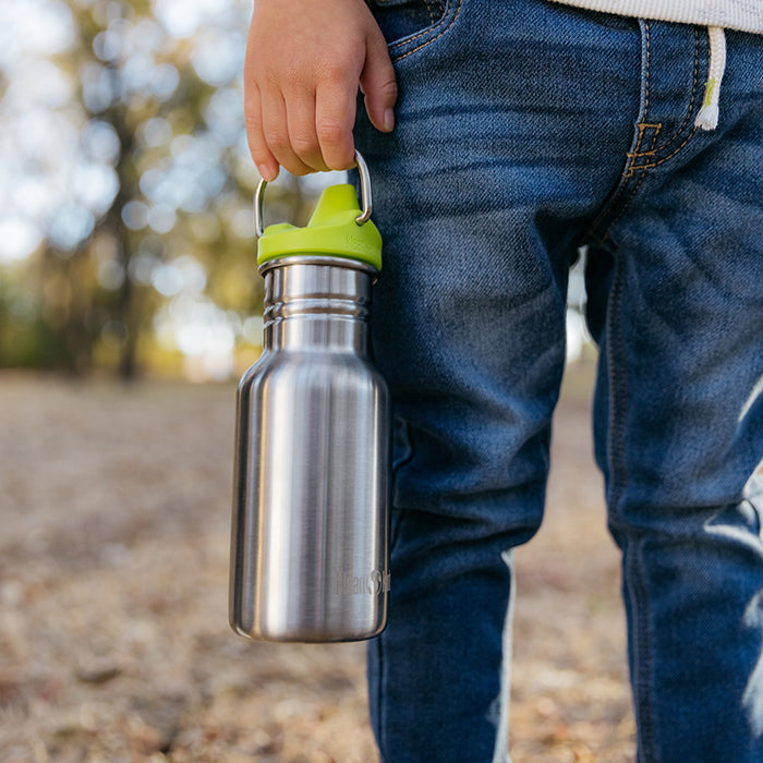 classic-kid-sippy-cap-j2 K12CNSIPPY-BS-kids_sippy_bottle_carry_lifestyle_f9e24b84-a0ae-465d-aad5-3c60c5592b7d.jpg