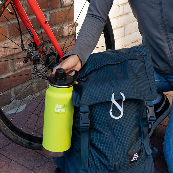 tkwide-chug-cap-e2 K32TKWSSL-JP-Bottle-Biking-Chug-Cap-lifestyle.jpg