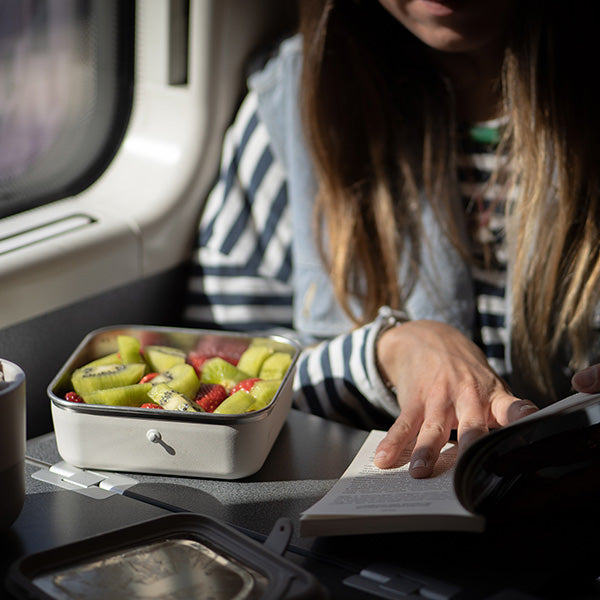 23oz-rise-food-box-lunch-k1 rise_food_lunch_box_lunch_tofu_train_fruit_reading_square.jpg