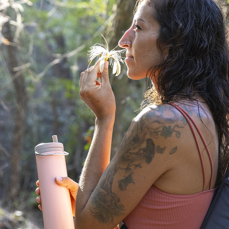 20oz-tkwide-with-twist-cap-r1 tkwide_20oz_insulated_bottle_twist_woman_flower_costarica_square.jpg